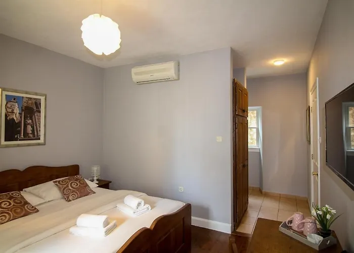 Guest house Varos 3*