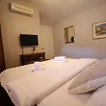 Varos Gostinjska kuća