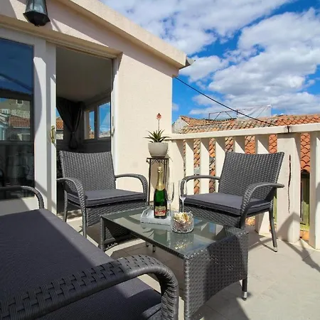 Varos-charming Stone House In Old Town Pensjonat