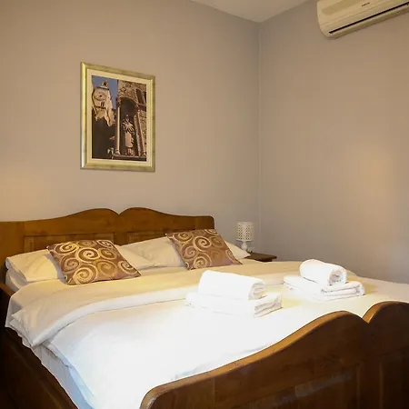 Pensjonat Varos-charming Stone House In Old Town 3*